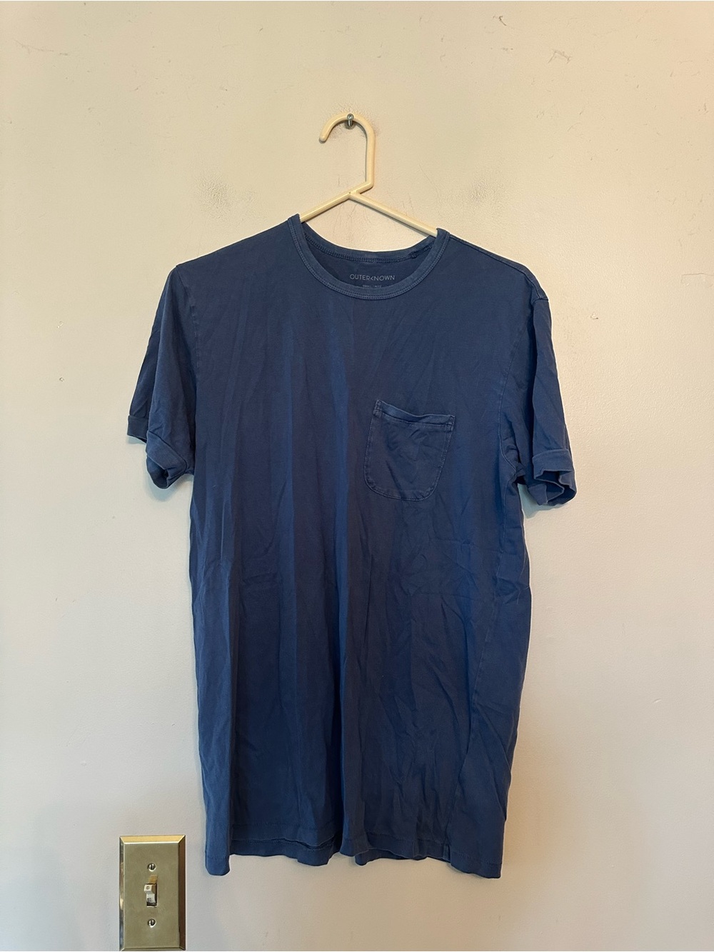 Men’s Outer Known pocket tee shirt small
